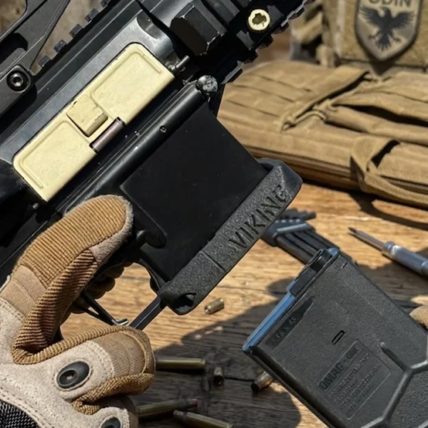 Funnel de cargador para M4 de airsoft en polímero con fibra de carbono de viking layer forge