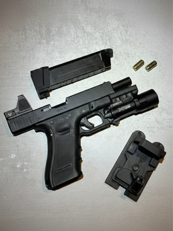 Pistola Glock 17 con funda y extensor del cargador del hero principal del sitio oficial de Viking Layer Forge