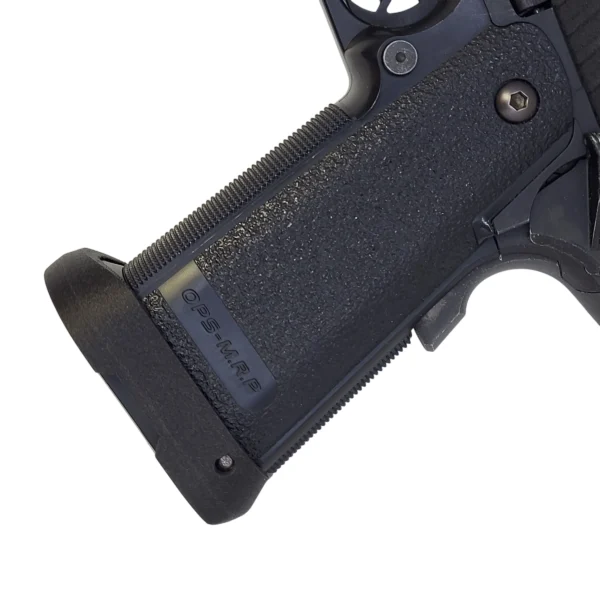 Vue arrière du magwell tactique Hi-Capa et intégration ergonomique dans le grip