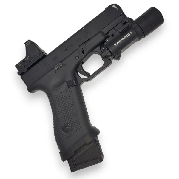 Pistolet Umarex Glock 45 Gen 5 VFC avec magwell installé.