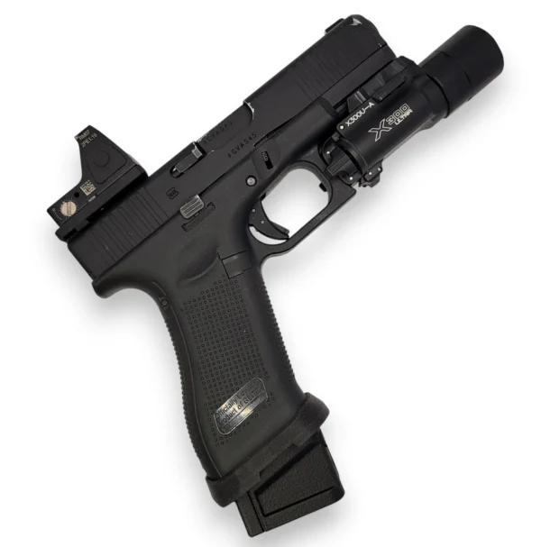 Réplica VFC Glock 45 Umarex GBB vista de lado con la base táctica de cargador montada